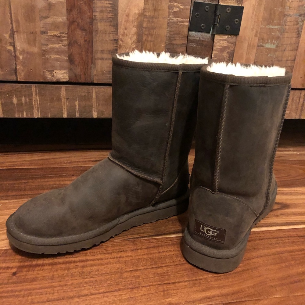 Dark brown Ugg boots in size 8
